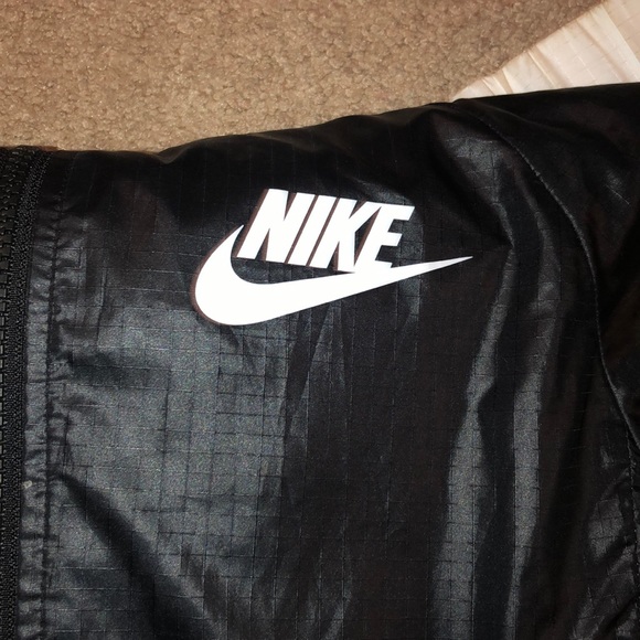 XS Womens nike windbreaker - Picture 7 of 7